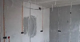 Прокладка кабеля в штробе в Воткинске – расценки от 208 руб - ЭлектроВтк
